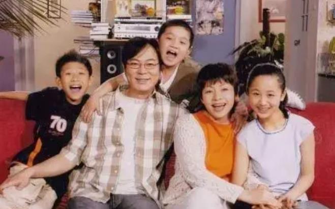 侯祥|他曾出演《家有儿女》，35岁还在演孩子，与老婆同框似母子