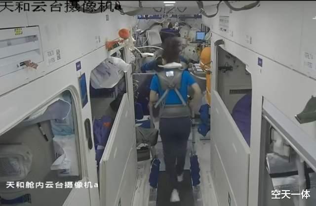航天员|确认了，我国空间站里可以看电视直播，跑步机上追剧是日常操作