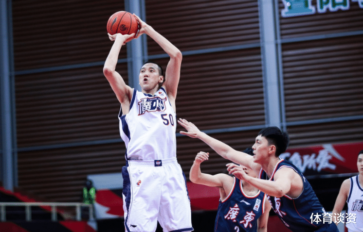 广东男篮|13连胜！广东坐稳联盟第一，超级外援42+7+5拒爆冷，成杜锋最大杀器