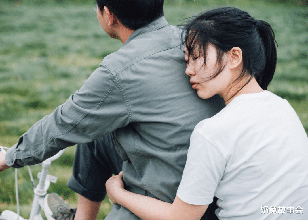 奶兔故事会 38岁女人哭诉：背叛老公，和26岁男邻居在一起，三个月没了三十万