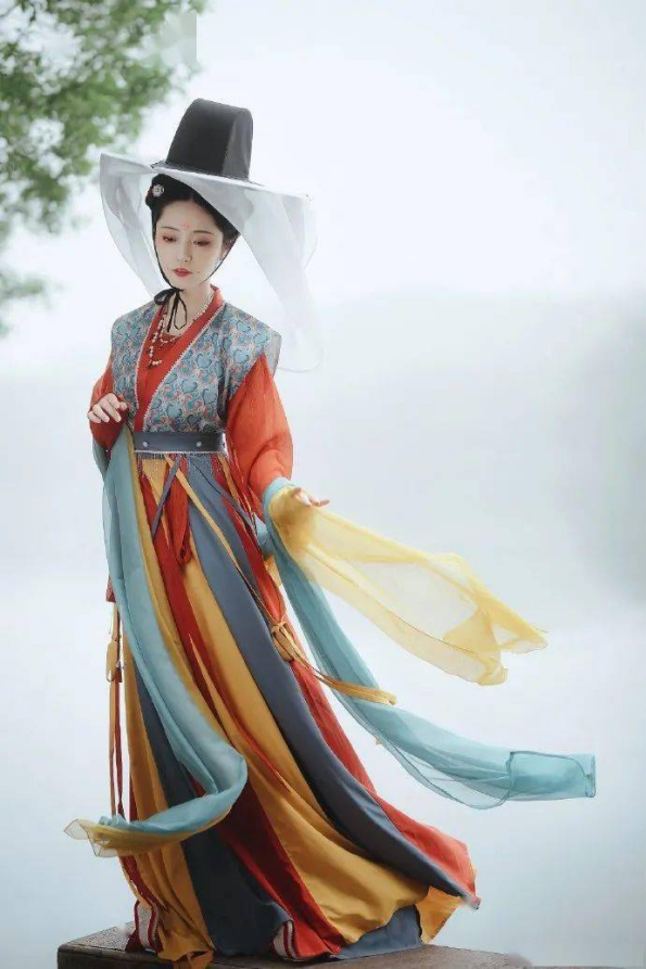 汉服资讯古装文化|娱乐圈遍地是瓜，汉服圈在劫难逃？果然，万物皆需警惕“饭圈化”