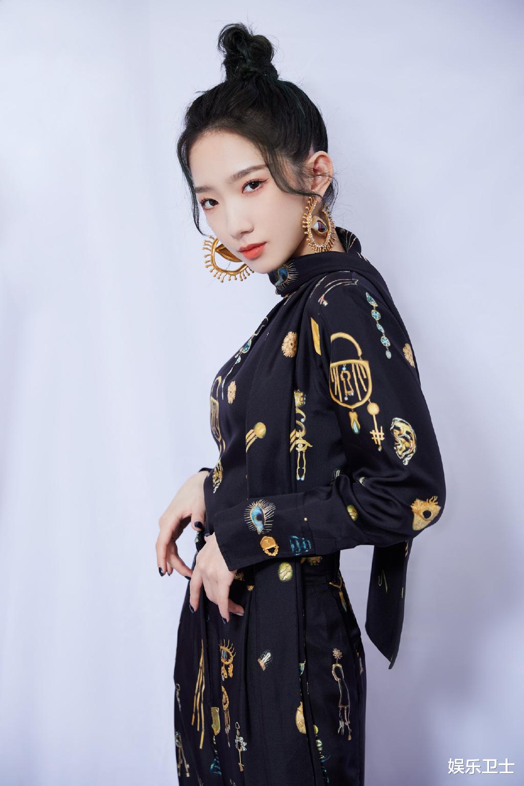 孟美岐|孟美岐方否认当导师点评周传雄，敬告浙江卫视发布声明，乐华娱乐太刚了