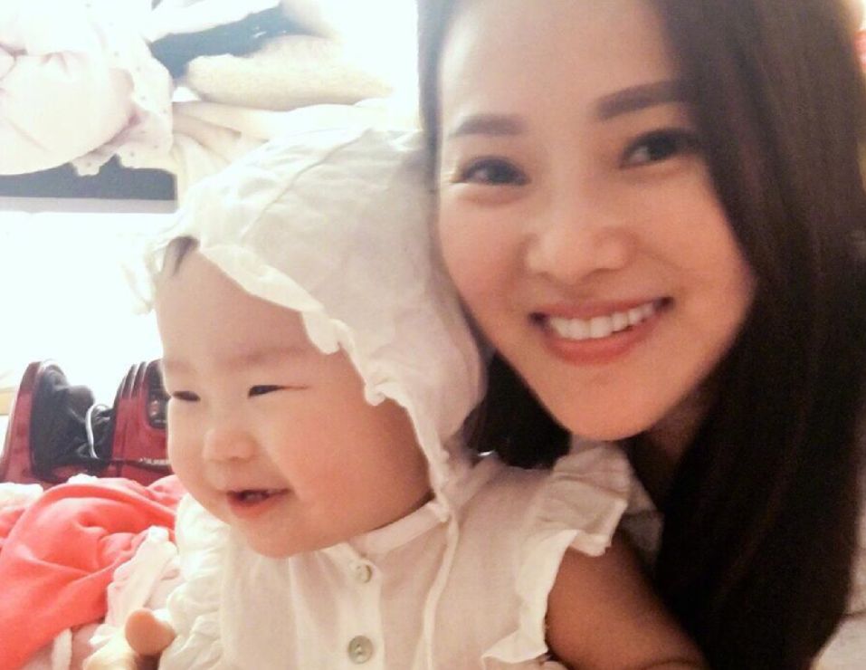 小芽的妈妈|早生娃还是晚生娃好？伊能静：别人是奶我是妈，没资格放纵自己