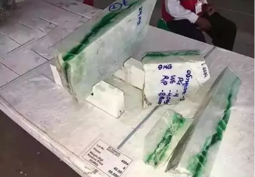 翡翠|一刀切出「一线天」，拍得1.29亿并成为翡翠标王！它凭什么？