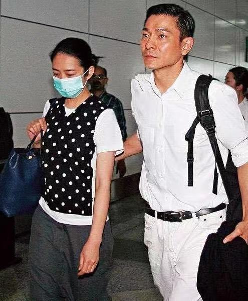 蔡徐坤|刘德华妻子选秀照片曝光！女神气质不输王祖贤，不卑不亢获宠24年