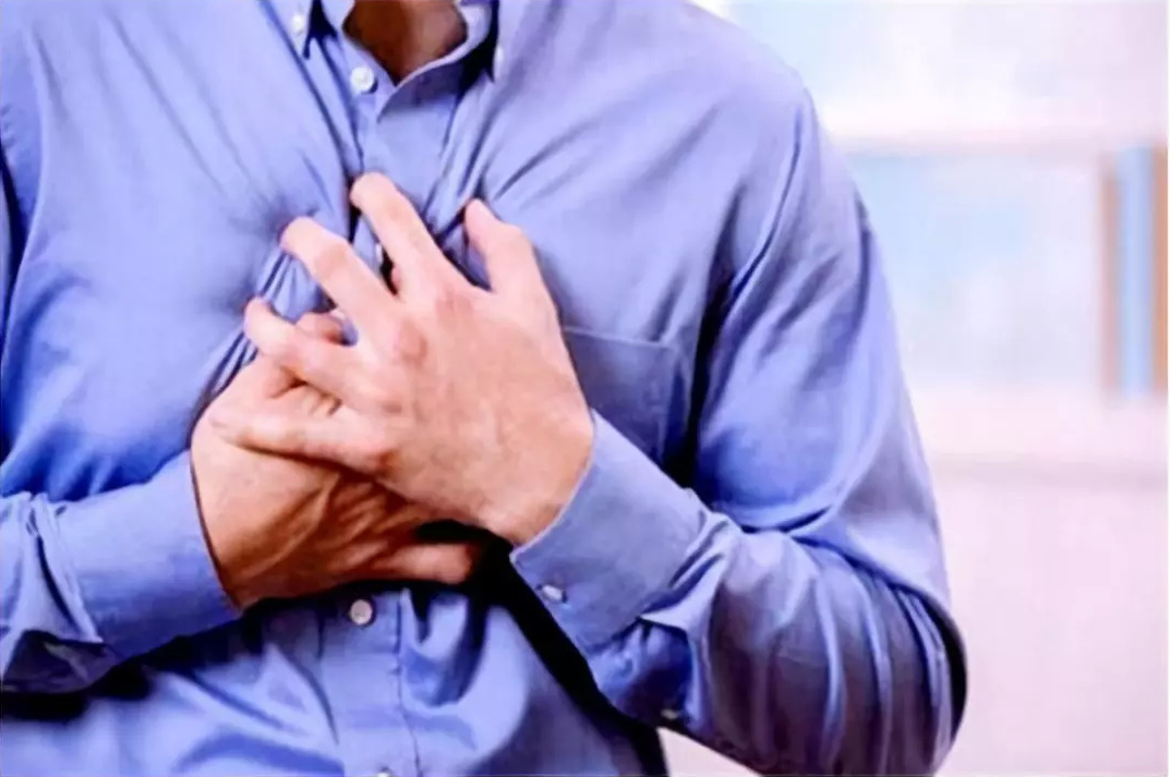 千金芳|长期抽烟的人，身体出现4种“异常”，肺部多半已“脏如抹布”，尽快检查