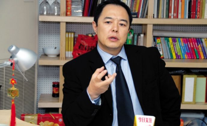 乐基儿|?放弃中国国籍，踹掉北电校花，不认亲生女儿，“多情皇帝”张铁林