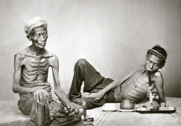 罂粟|老照片再现吸食鸦片的清朝人：图1瘦成皮包骨，图5女子迷迷糊糊