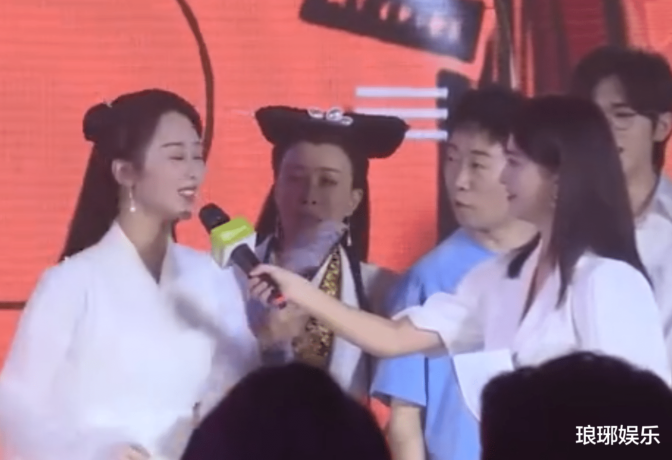 那英|《萌探》全员亮相，杨紫否认和张艺兴绯闻，那英cos的白素贞成焦点