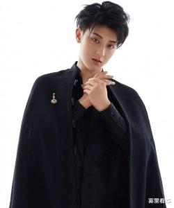 石天|男团偶像表面看似风光，有的人胆子小到不敢独睡，背后的心酸有谁知道