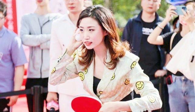 施之皓|女乒教练抛弃妻儿，开除世界冠军引发争议，娶小22岁弟子重回上海