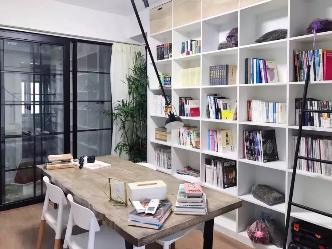 书桌如何摆放,书房才更实用大方?