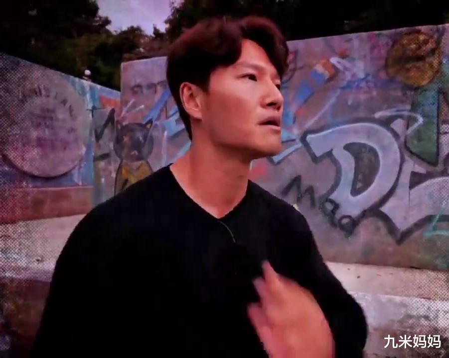 金钟国|看到金钟国被车撞的视频后，哈哈说话都结巴了，RM番外篇真会玩