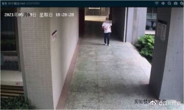 飞轮影视 还原成都49中学生坠亡事件：关键监控有无缺失？坠楼是如何发生的？孩子为何走到这一步