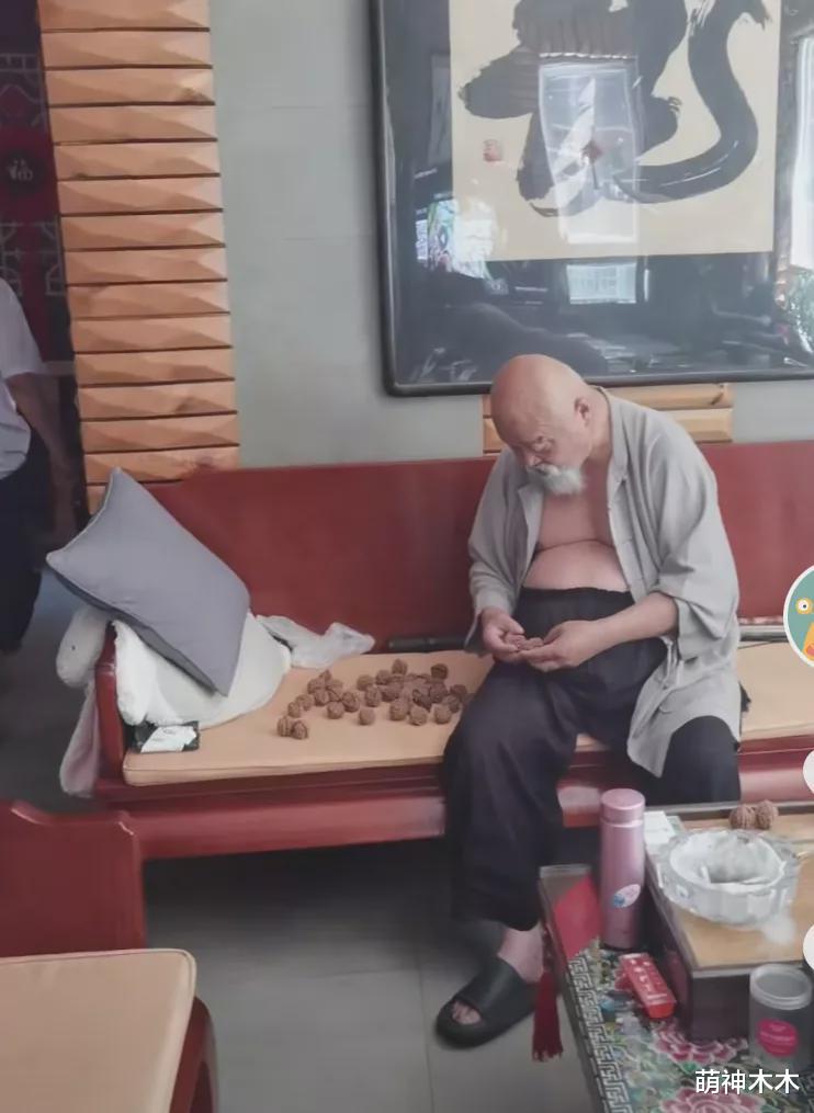 洪欣|濮存昕现身私人饭局，闲聊遭偷拍，网友恐其失言成为另一个老毕