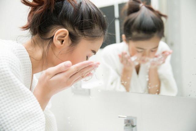 韭菜 化妆脸搓泥，护肤品表示：“我可不背锅”，原因可不止一个