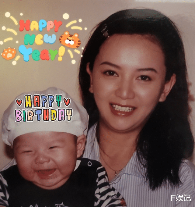 周迅|56岁冻龄曾华倩素颜去购物 素颜还能打不过被港媒曝现脱发危机？