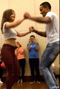 晨晨说生活 “女生们记住了,玩过山车的时候一定不要穿裙子”哈哈哈哈还好是模拟的!!