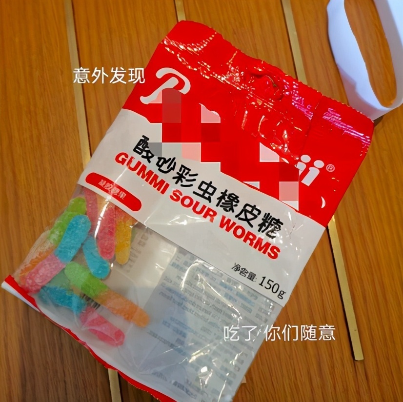 明日社会 追星族潜入偶像房间，躺床拍照兼带走用过口罩