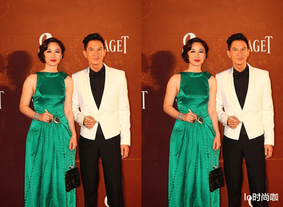 lo时尚咖|关咏荷“素颜”看着更像小姑娘，和张家辉牵手看着好甜蜜，真幸福