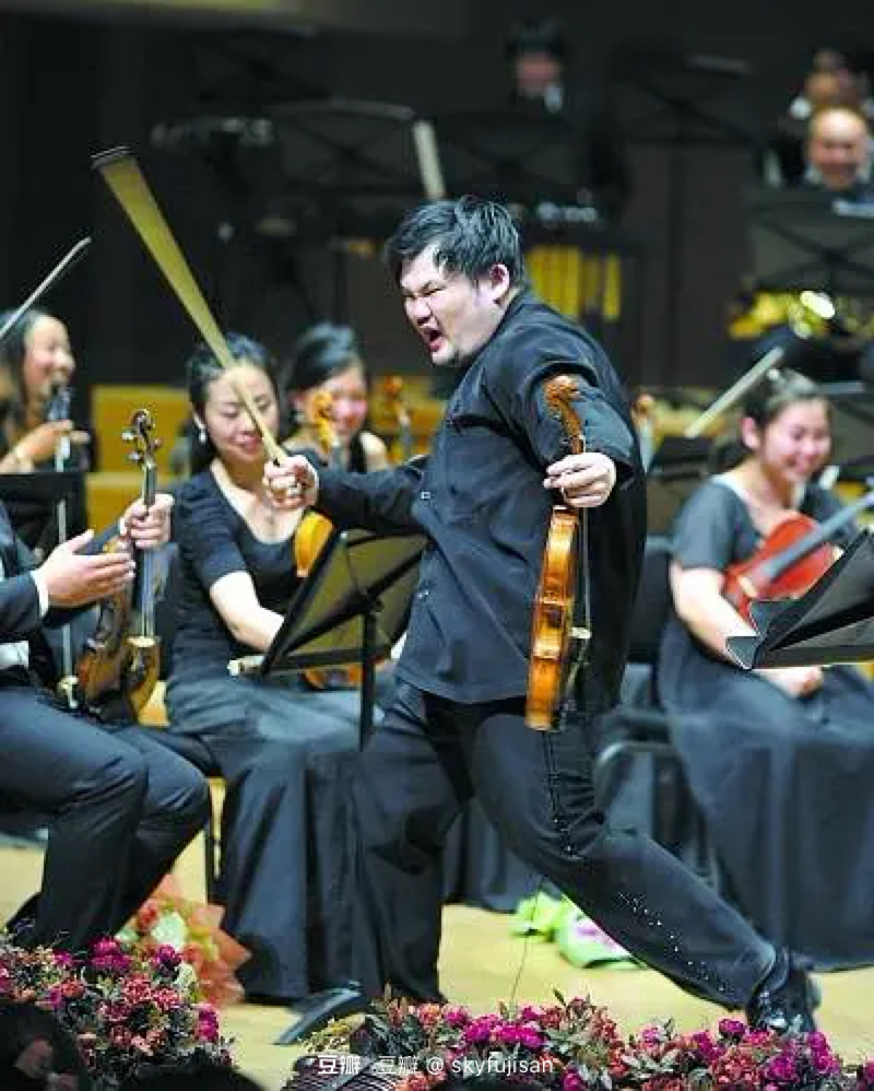 汤汤慢 看李云迪身边的女人，再看李传韵，天才和疯子仅仅有一步之遥！