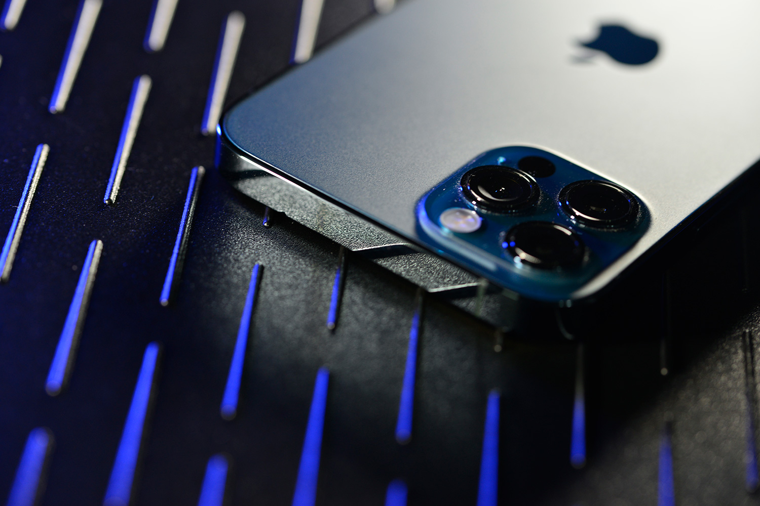 顯示器|去年旗艦iPhone 12 Pro現在多少錢了？不到6000可以入手256GB版