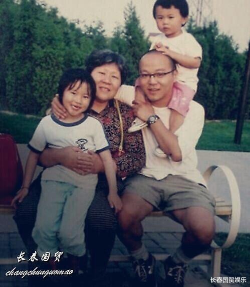 窦唯|窦唯18岁小女儿近照曝光，高冷忧郁气场十足