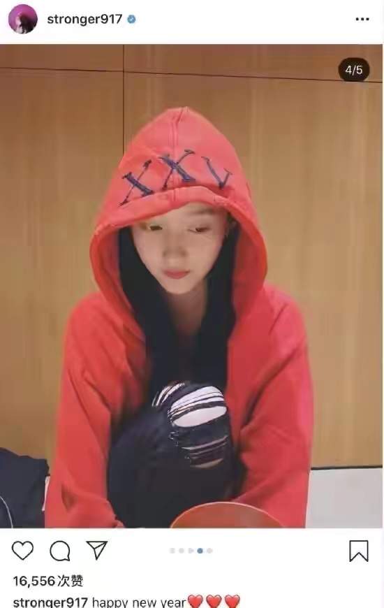 鹿晗|鹿晗关晓彤又被偶遇！穿同款卫衣逛街显甜蜜，频频撒糖有望结婚？