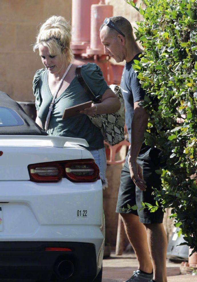 鹿晗|小甜甜-布兰妮“重获自由”，昔日的美好再也回不去了！