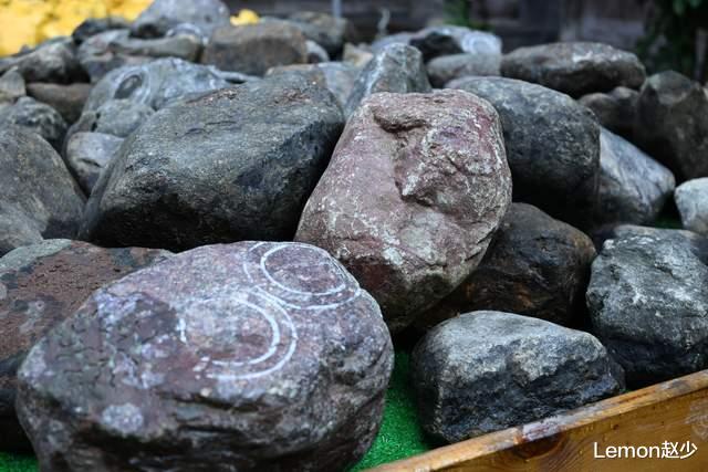 翡翠|腾冲石头1公斤1000元，几十万元石头满地都是！游客：发财了