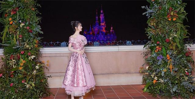 趙麗穎迪士尼大片公開，完美演繹女主魅力，網友：是公主也是女王-圖7