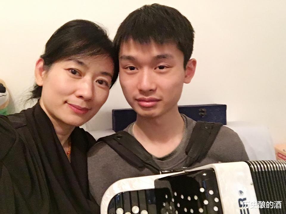 农村老话“儿子像娘,金砖砌墙。女儿像父,反穿皮袄”,啥意思?