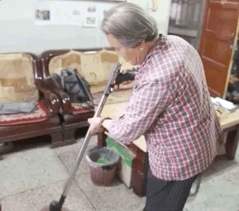 76岁大爷用科技宠妻,网友:这碗“狗粮”我干了
