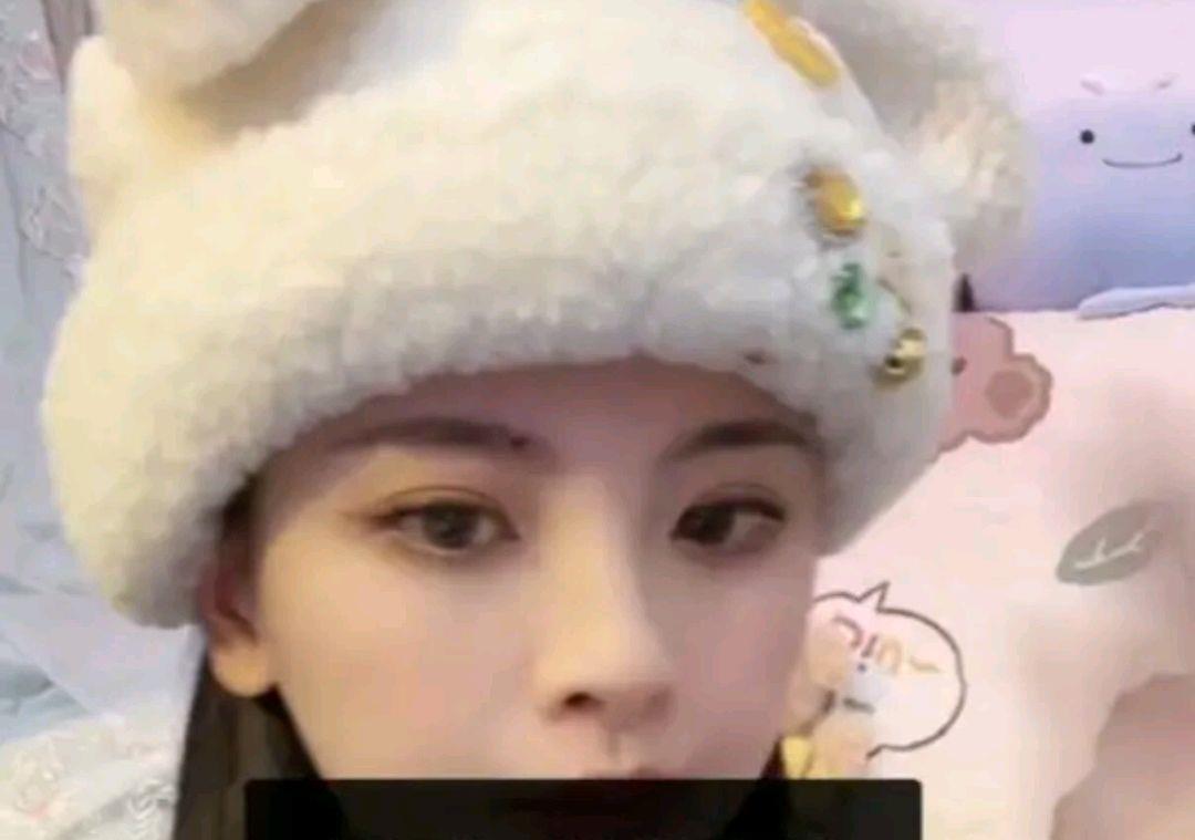杨超越|女星杨超越直播关闭打赏功能,直言赚的比你们多,被赞真实不做作