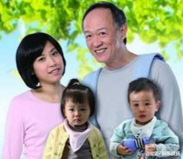 金士杰|他57岁娶22岁女学生，生活中娇妻喊他“爸爸”，60岁喜得龙凤胎