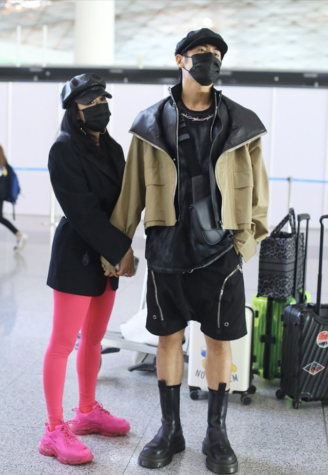 Lady变美日记 钟丽缇的审美是怎么了？与老公出门穿芭比粉紧身裤，赚足了回头率