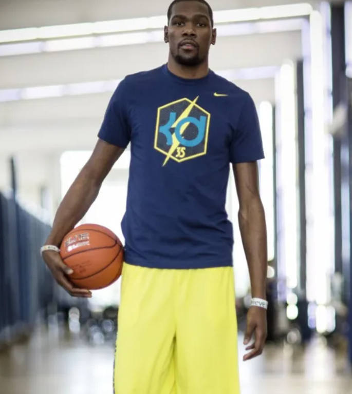 净资产|联盟里谁最有钱？詹姆斯净资产是库里的三倍，戴维斯只有8位数