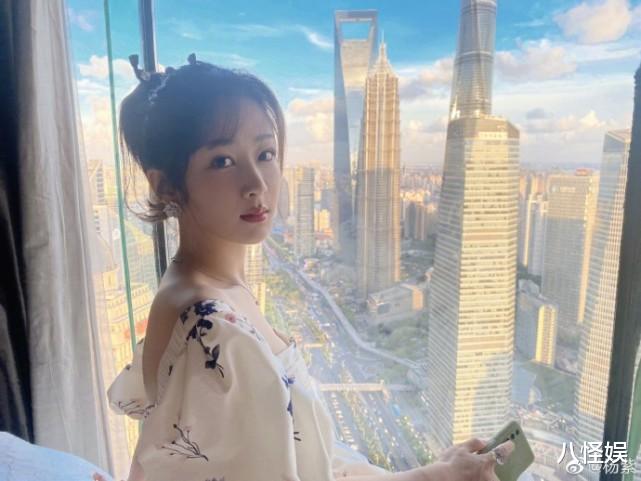 张惠妹|杨紫庆爸妈结婚30周年，称父母是她的榜样，一家三口合照好幸福