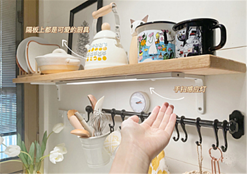 |当初装修没钱，客厅没做吊顶电视墙，入住多年发觉“穷装”也不错