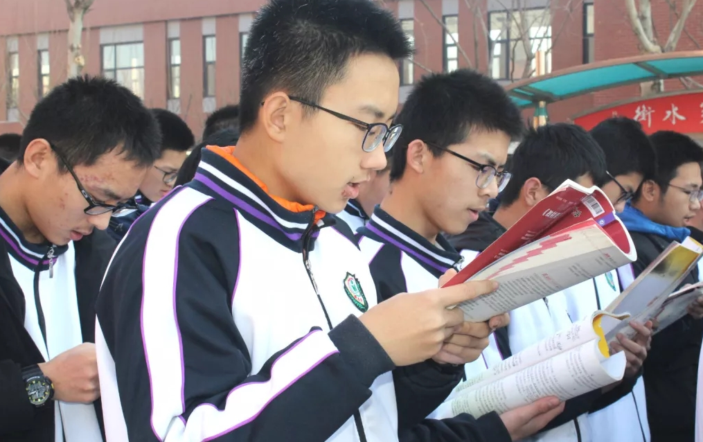 大学|高考后才明白的痛，“普通班”和“火箭班”差距很大，后悔选错了