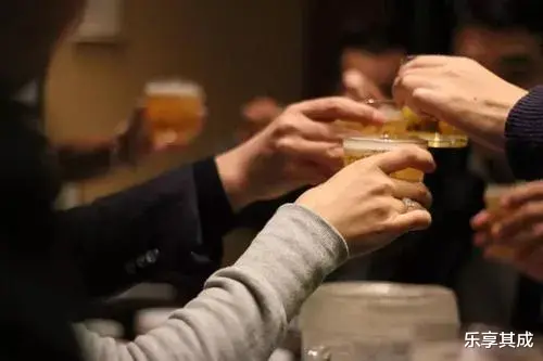 本科生|王健林招聘随身助手，本科生把海归博士踢出局，万达这么不重视学历吗