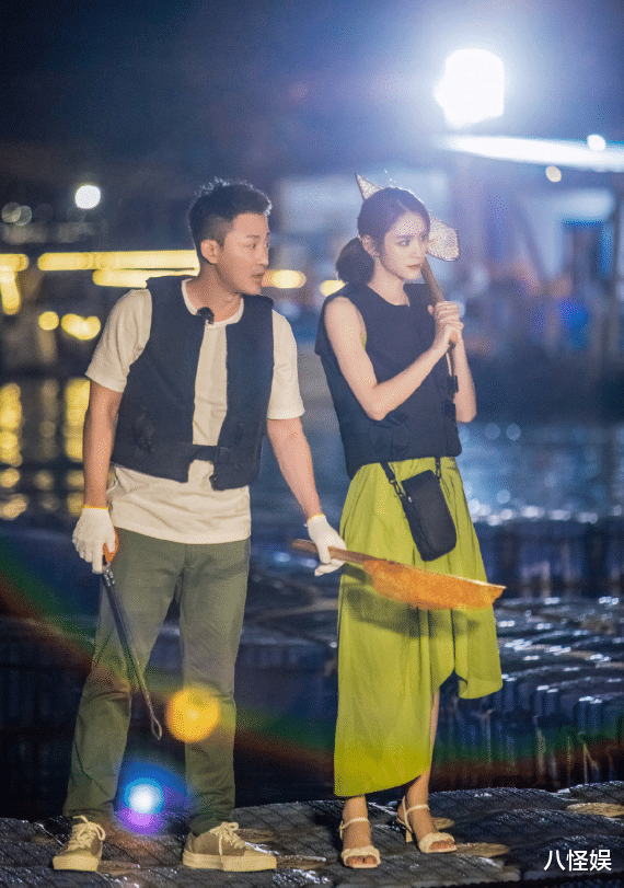 林峰|张馨月为女儿包馄饨，透露女儿一口气吃16个还没吃够，满满成就感