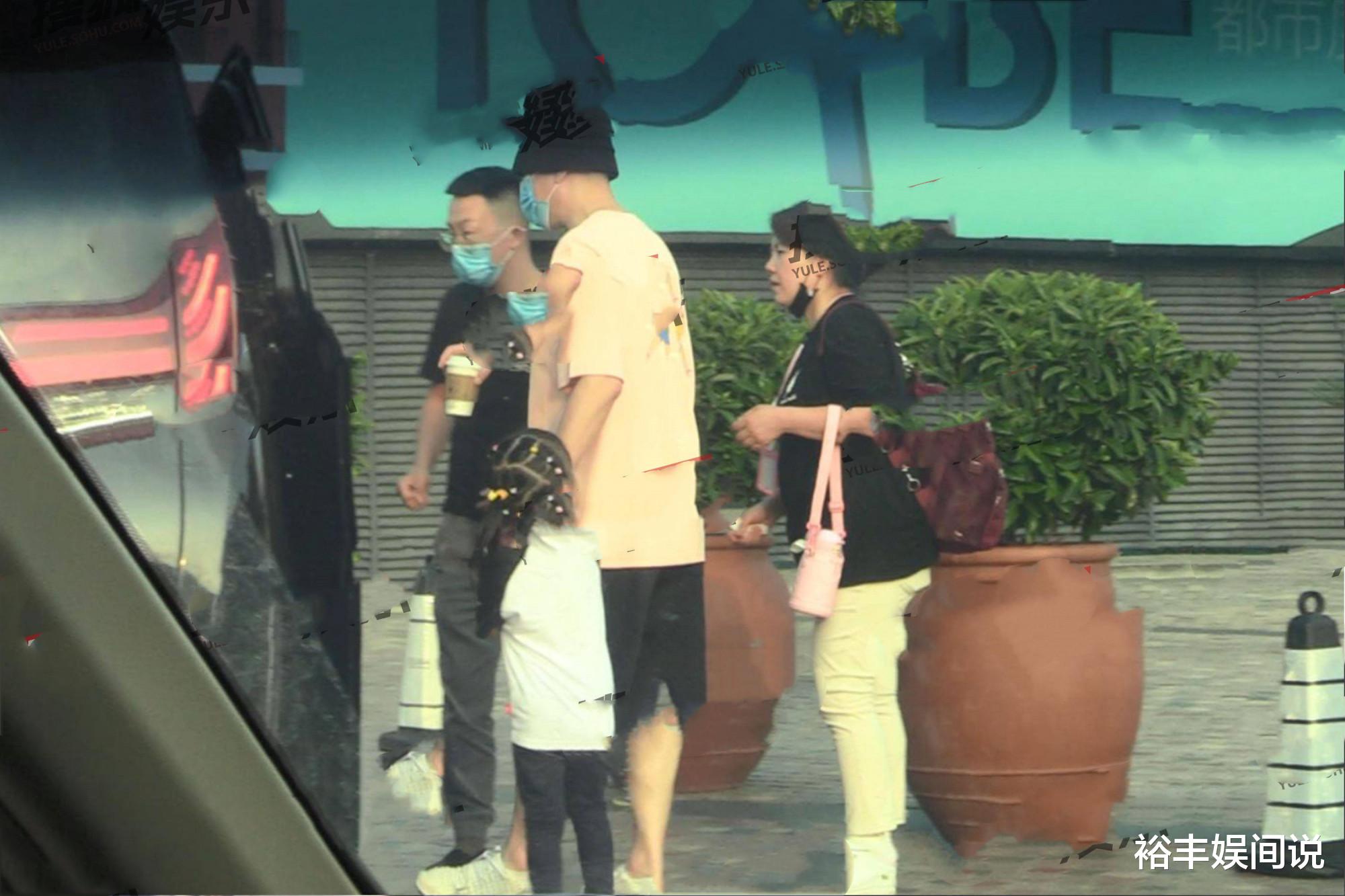 孙红雷|孙红雷三岁女儿近照曝光！五官清秀超可爱，扎马尾脸型像妈妈