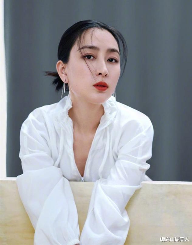 发型|?被男生公认为不好看的4种脸型，化妆也很难变美，希望你一个不中