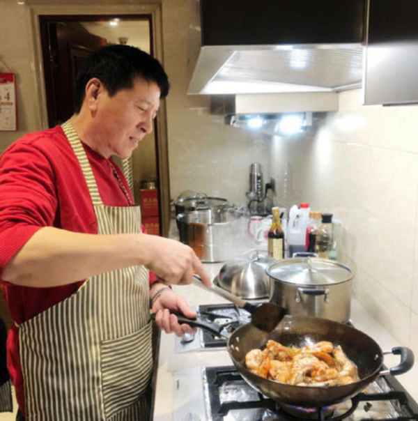 张一山|23岁关晓彤现实中的家：全屋用老式红木家具，一看就是爸爸设计的