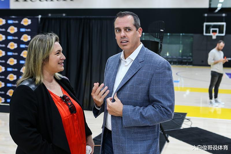 湖人队|沃格尔欺骗了哈雷尔,浓眉受伤不严重,湖人夺冠更稳了