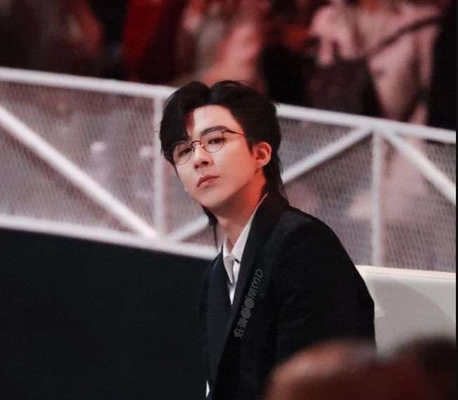 华语乐坛|蔡徐坤、刘宇宁新歌入围“年度十大金曲”，网友调侃华语乐坛完了