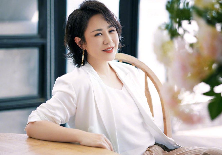 央视|毕业于清华北大的5位明星:2位被央视看中,第3位美貌与演技并存