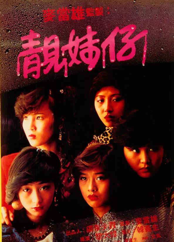 |温碧霞晒出豪宅内骑马的照片,房子内部装修奢华,院子里布满绿植