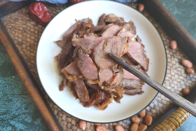 牛筋|怕胖的人午餐就吃它,高蛋白低脂肪,做一次能吃7天,特省事